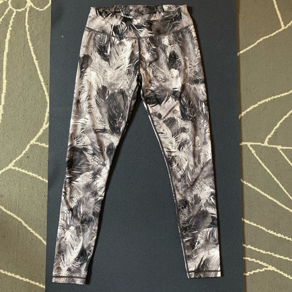 B&W feather leggings